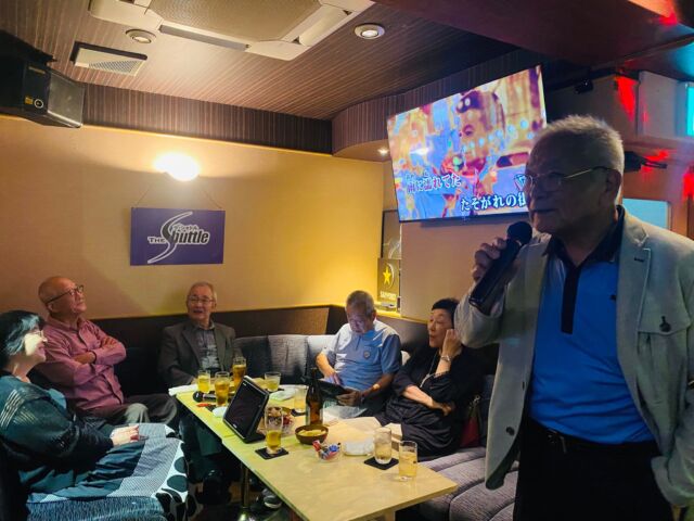 で！　二次会🎤スナック　ザ　シャトル〜🥃　
福高8期会200回記念コンペでした⛳️ 記念撮影❣️