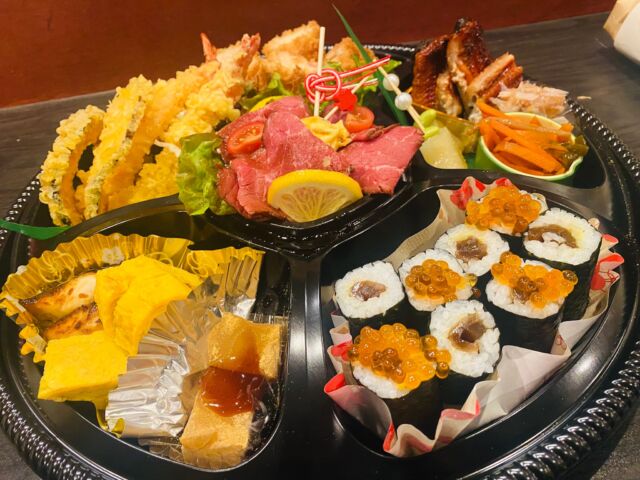 お疲れ様オードブル　お疲れ様お弁当🍱　仕上げた〜❣️
食彩ひとくちは12／30まで営業🈺　12／31と1／1はお休みします🙇‍♀️ 皆さまに感謝❣️
T社長　ご注文ありがとうございました〜🙇‍♀️