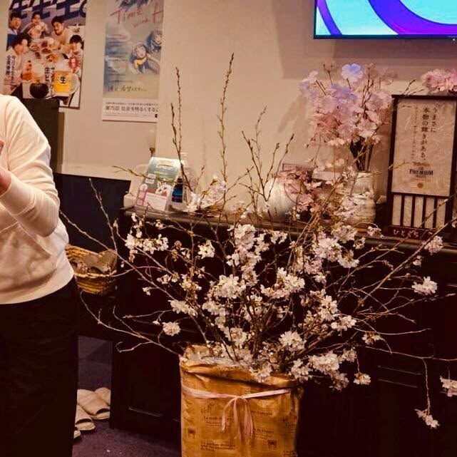 日曜日！
桜🌸が満開の食彩ひとくちで🌸　　女子ゴルフの表彰式🍺
いっぱい叩きました〜⛳️😅
ご来店ありがとうございました😊❣️ 4／7（火）は代休を頂きます🙇‍♀️