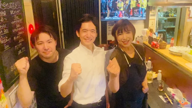 おはようございます！昨日はわらじ祭り初日🏮食彩ひとくちでNCVの生中継を観ながら応援📣　と　馬場市長が踊り終わってご来店🏮🍺　当店のお客様は大喜びでした❣️とっても気さくでパワフルな馬場市長！福島市も明るい未来にきっとなるわ〜！やはり人気度は大事❣️