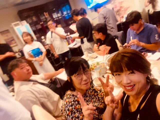 昨日はゴルフコンペ⛳️の打ち上げ〜🍺　素晴らしいゴルファーinひとくちナイスショット👍素敵💓
からの今日は　きて　みて　呑んでラリーの前々夜祭inシャトルで🍺　88歳の先輩方❣️毎年ありがとうございます😊
頑張りまーす🍺