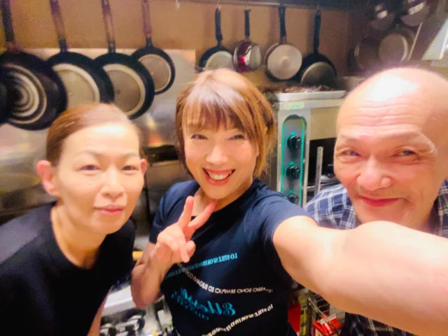 8／26(水)きて　みて　呑んでラリー当日🍺😃朝も早よから正確には7：30からょ〜🕰️ （スタッフは途中休憩するのでご安心ください😮‍💨）　仕込み中〜🍛　それでは夜にお会いしましょう♪❣️